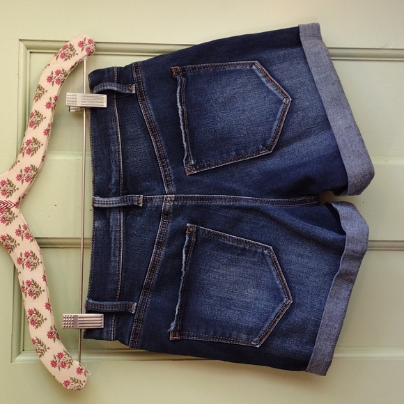 Women's Mudd size 3 dark wash 5 button cuff short - Picture 5 of 5